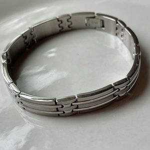 Rochet Xoni Unisex Stainless Steel Bracelet 8” Fold over Clasp